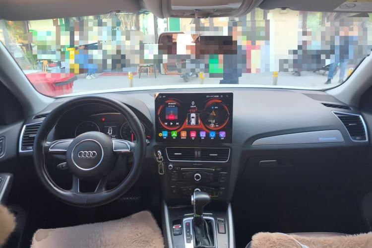 Used Audi Q5 2017 40 TFSI Ambition Edition Center Console