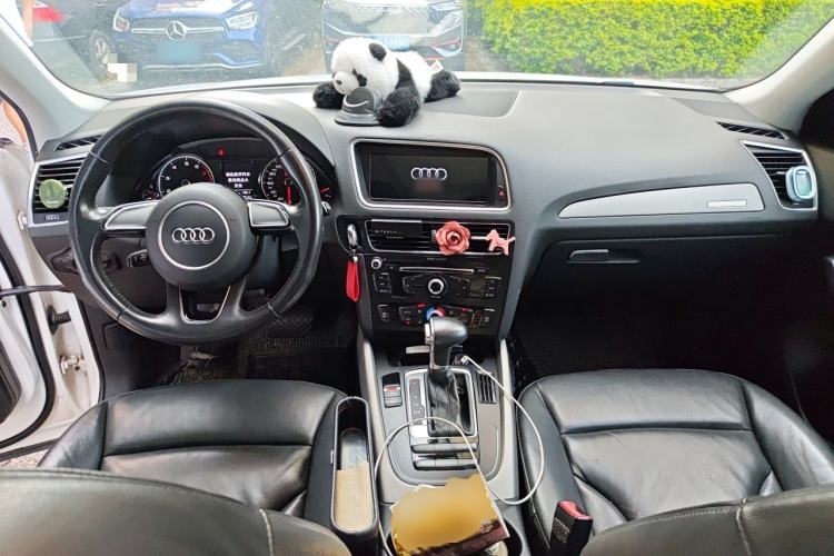 Used Audi Q5 2017 40 TFSI Ambition Edition Center Console