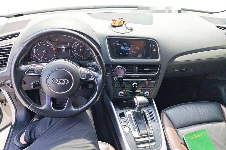 Used Audi Q5 2017 40 TFSI Technology Edition Center Console