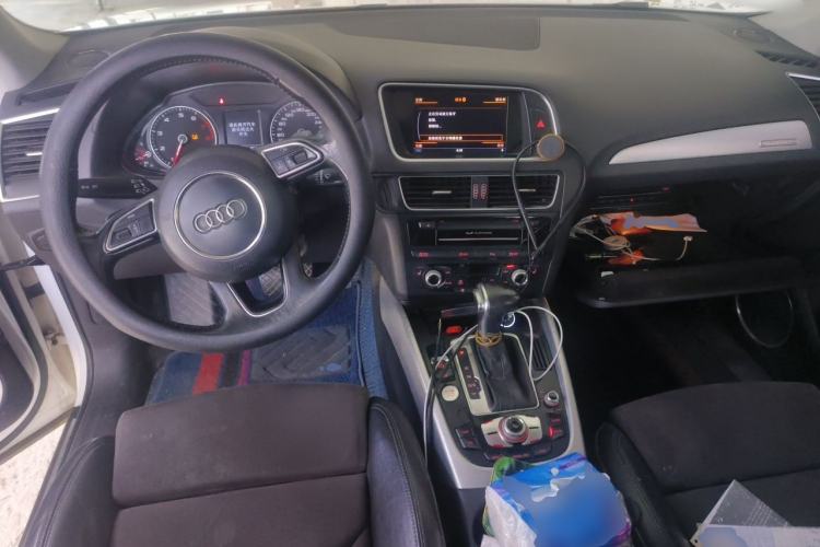 Used Audi Q5 2017 40 TFSI Dynamic Edition Center Console