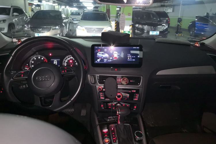 Used Audi Q5 2017 40 TFSI Ambition Edition Center Console