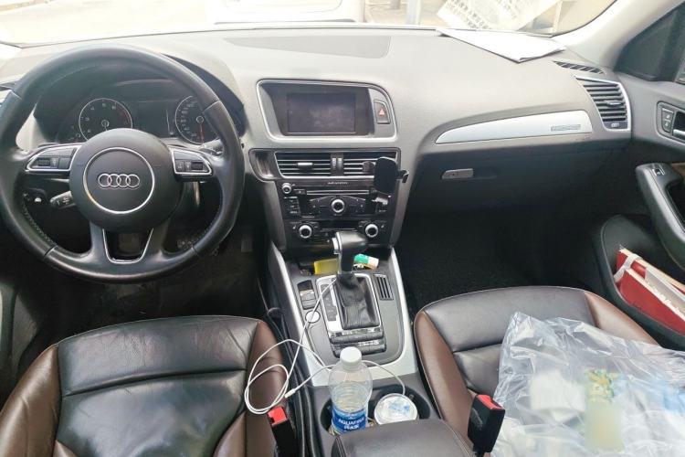 Used Audi Q5 2017 40 TFSI Technology Edition Center Console