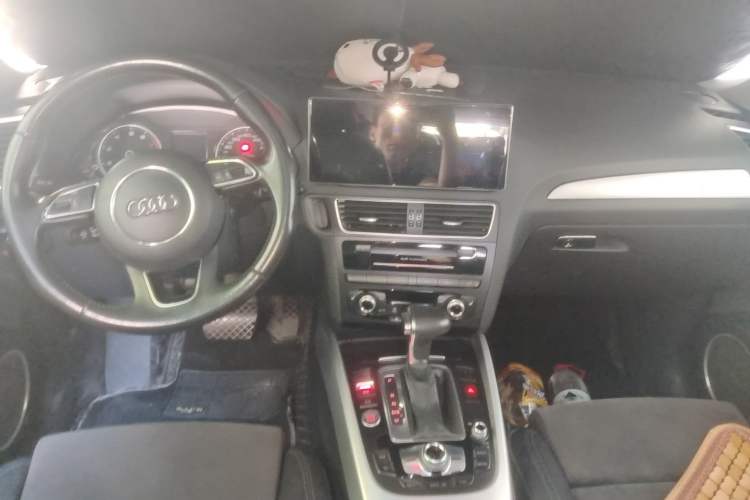 Used Audi Q5 2017 40 TFSI Dynamic Edition Center Console