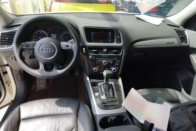 Used Audi Q5 2017 40 TFSI Technology Edition Center Console