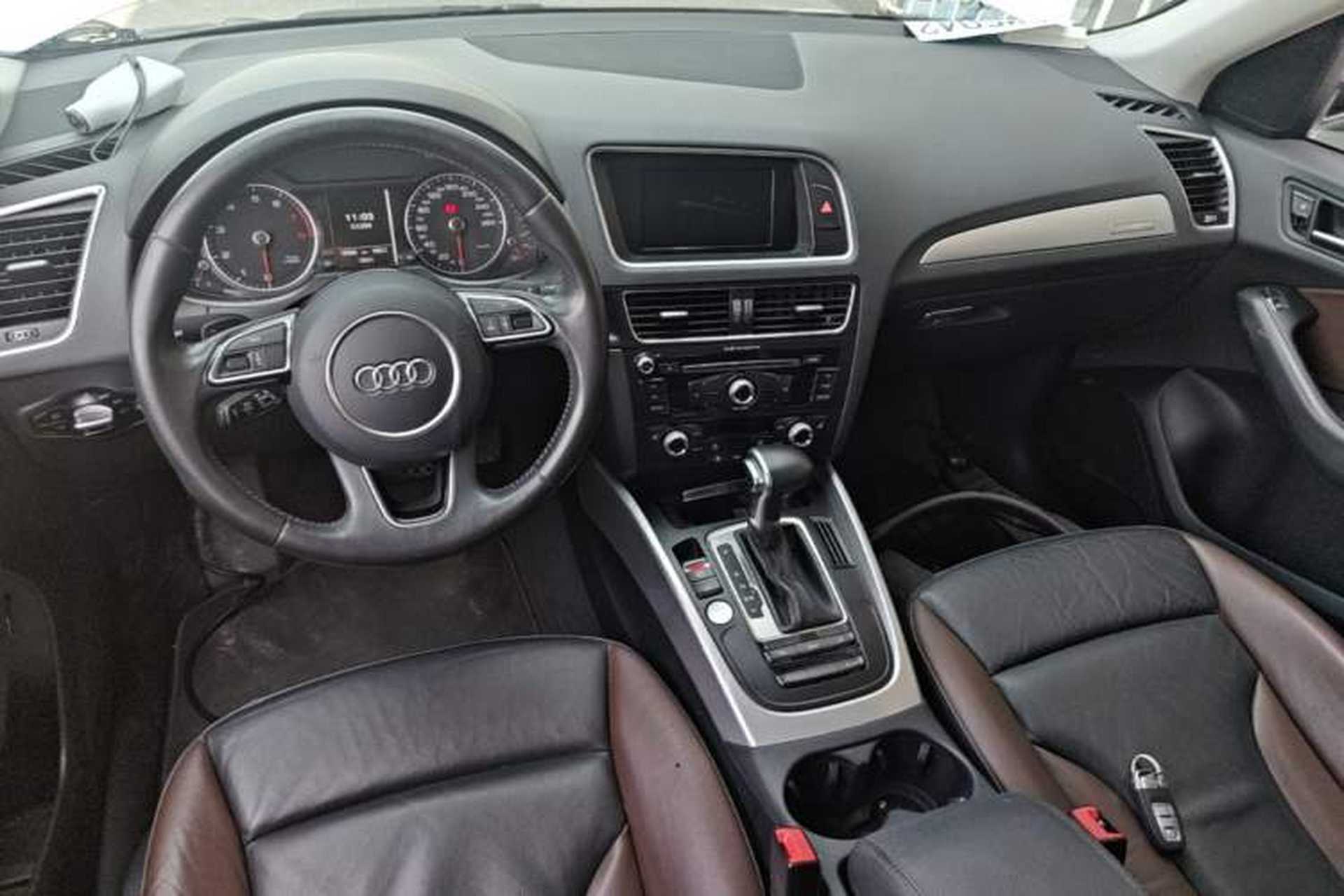 Used Audi Q5 2017 40 TFSI Technology Edition Center Console