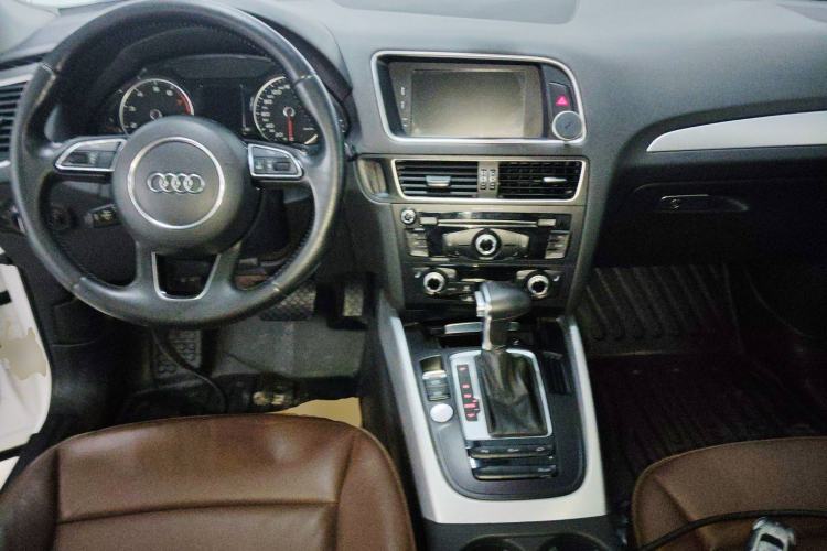 Used Audi Q5 2017 40 TFSI Technology Edition Center Console