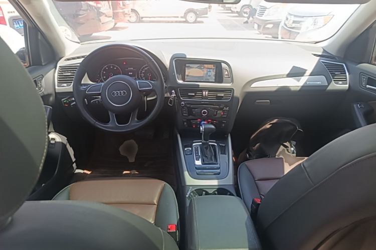 Used Audi Q5 2017 40 TFSI Ambition Edition Center Console