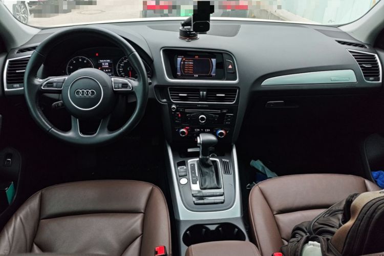 Used Audi Q5 2017 40 TFSI Technology Edition Center Console