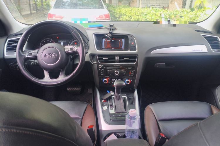 Used Audi Q5 2017 40 TFSI Technology Edition Center Console
