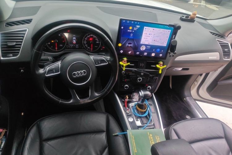 Used Audi Q5 2017 40 TFSI Technology Edition Center Console