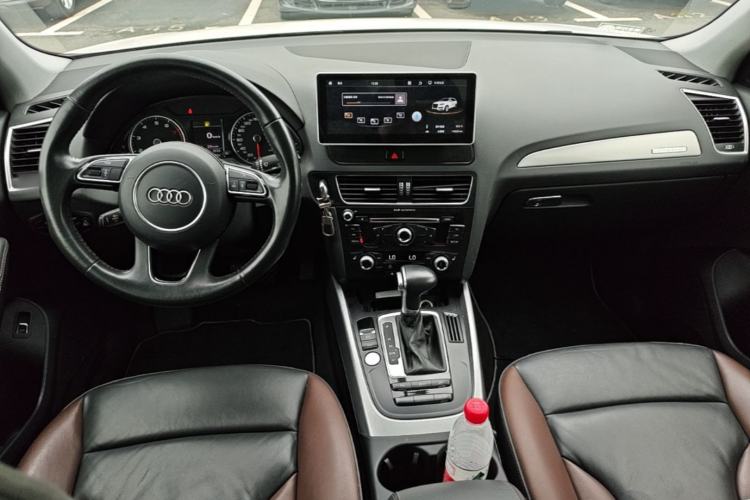 Used Audi Q5 2017 Plus 40 TFSI Technology Model Center Console
