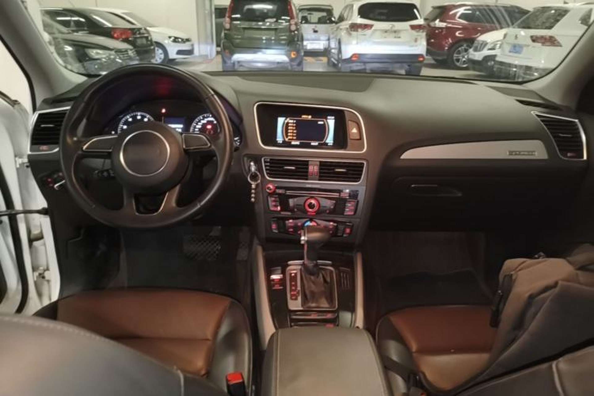Used Audi Q5 2017 40 TFSI Ambition Edition Center Console