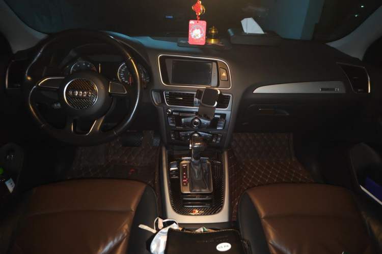 Used Audi Q5 2017 40 TFSI Ambition Edition Center Console