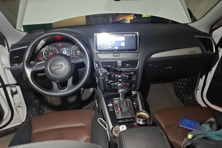 Used Audi Q5 2017 Plus 40 TFSI Ambition Model Center Console