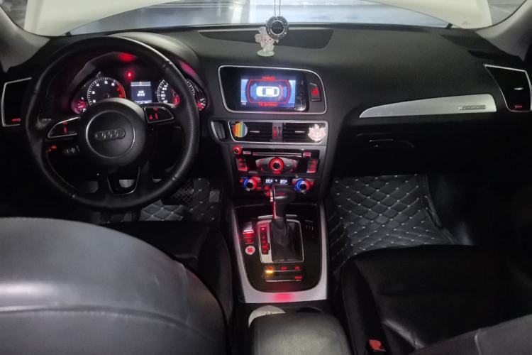 Used Audi Q5 2017 40 TFSI Technology Edition Center Console