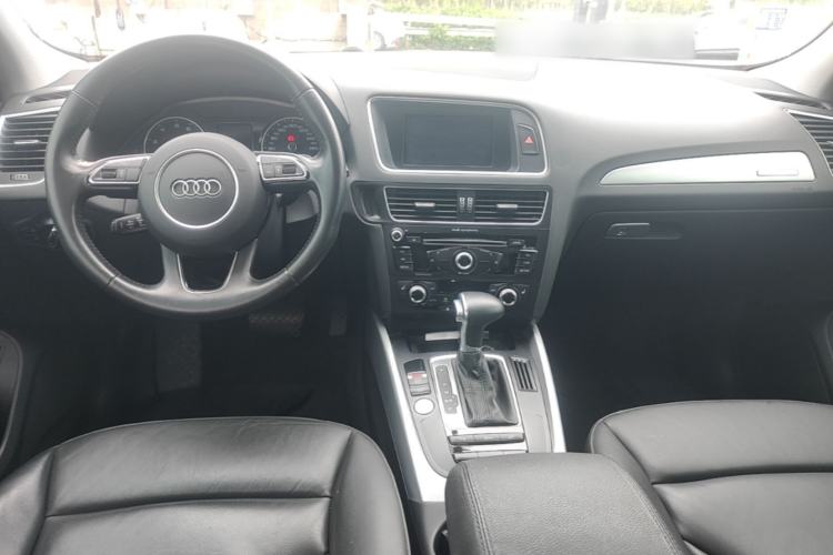 Used Audi Q5 2017 40 TFSI Technology Edition Center Console