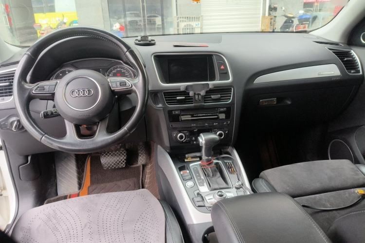 Used Audi Q5 2017 40 TFSI Dynamic Edition Center Console