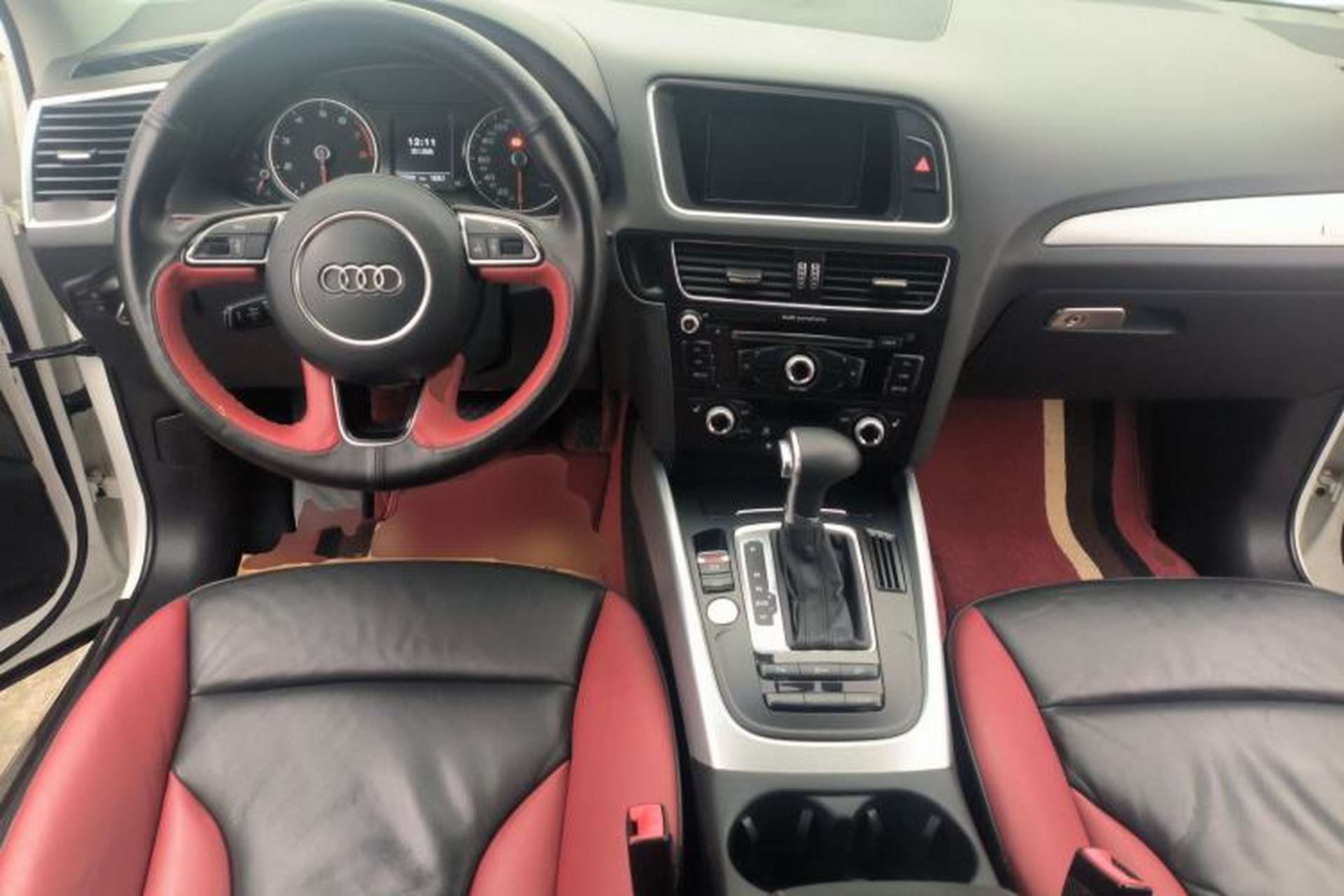 Used Audi Q5 2017 Plus 40 TFSI Technology Model Center Console