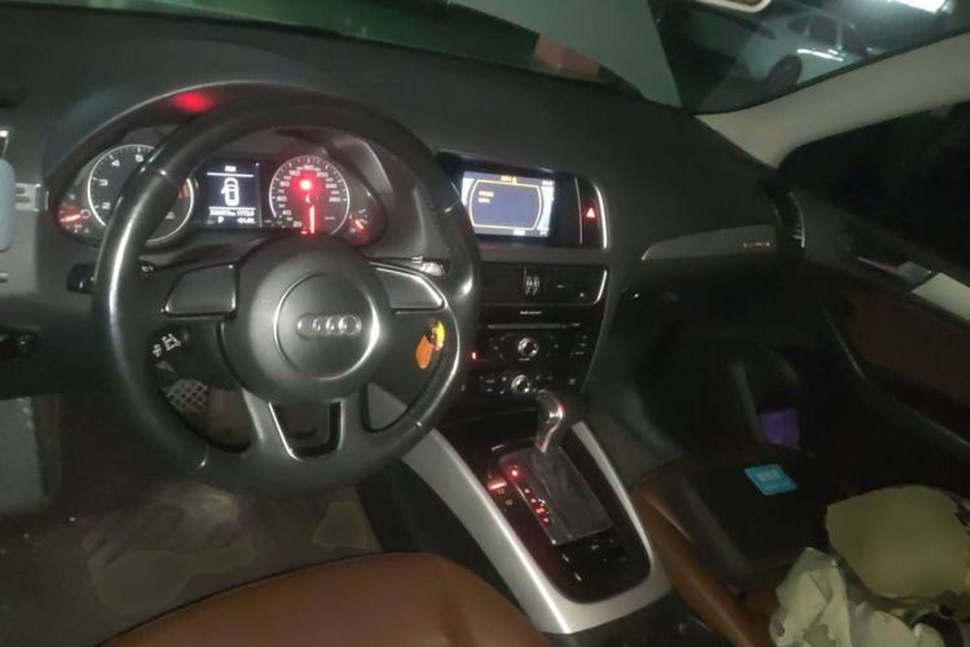 Used Audi Q5 2017 40 TFSI Ambition Edition Center Console