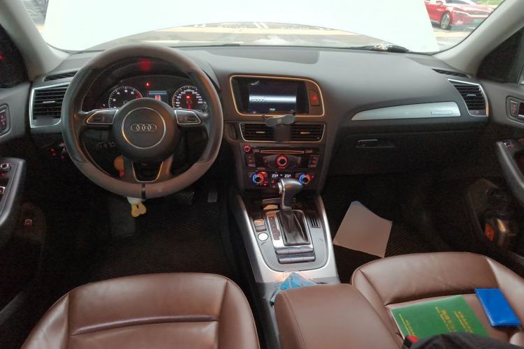 Used Audi Q5 2017 40 TFSI Technology Edition Center Console