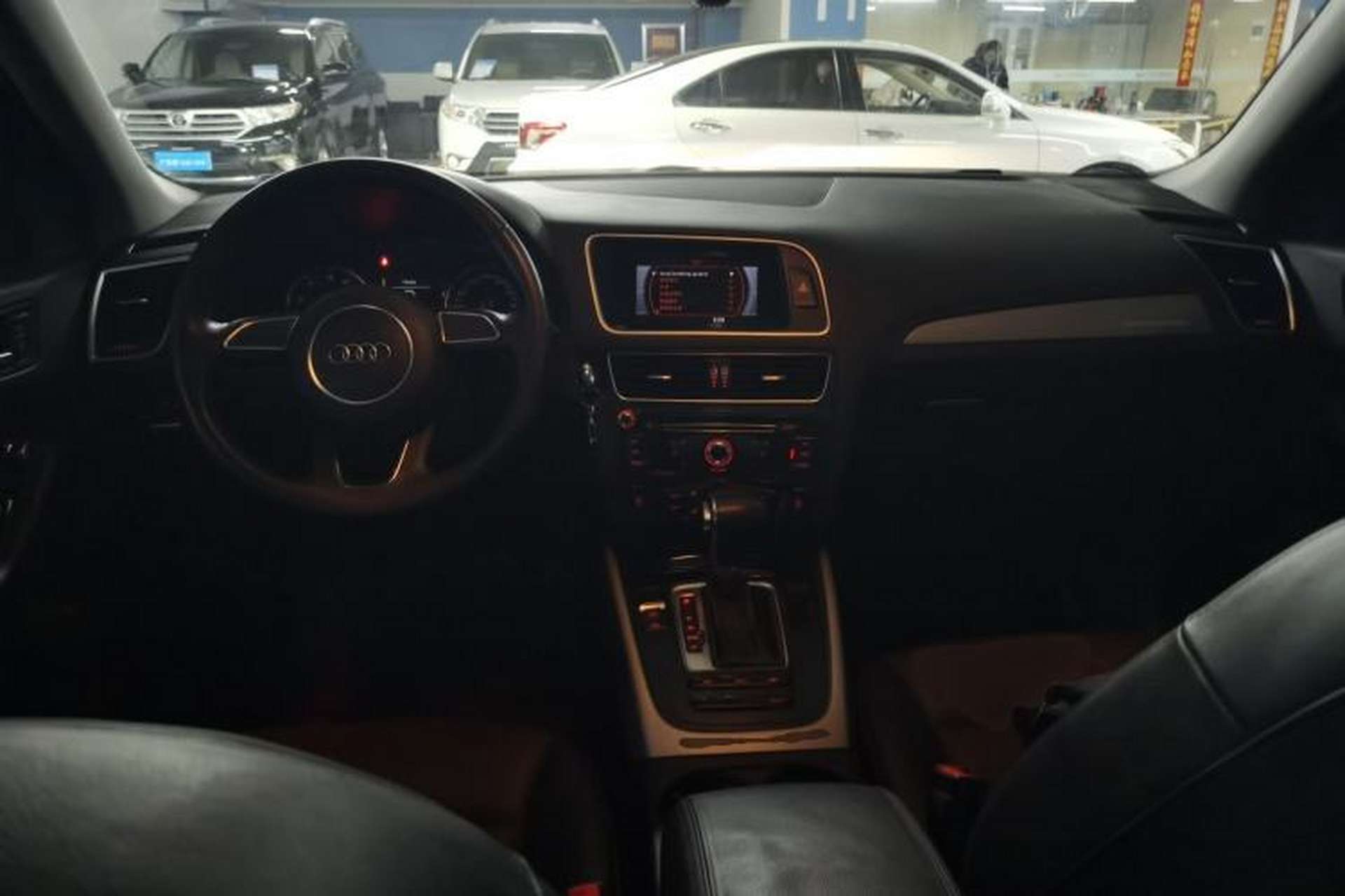Used Audi Q5 2017 Plus 40 TFSI Ambition Model Center Console