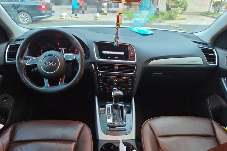 Used Audi Q5 2017 40 TFSI Ambition Edition Center Console