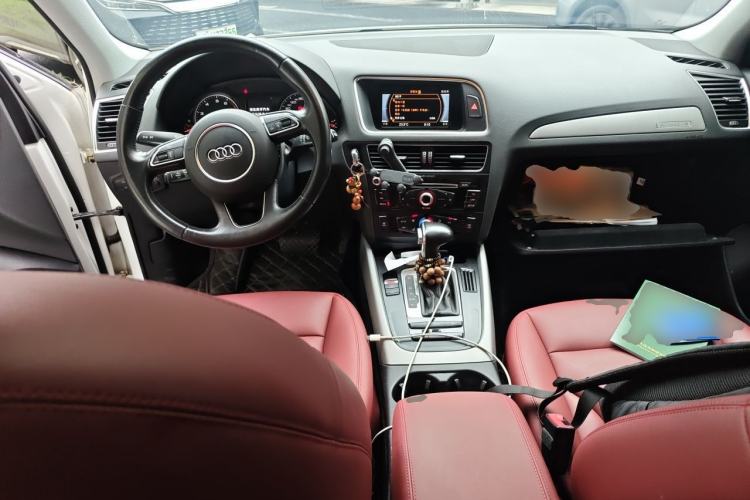 Used Audi Q5 2017 40 TFSI Ambition Edition Center Console
