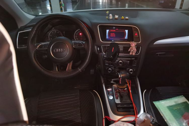 Used Audi Q5 2017 40 TFSI Technology Edition Center Console