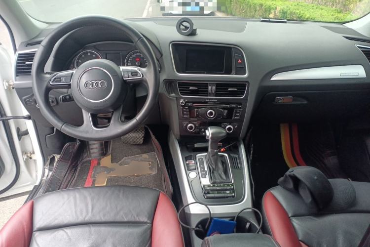 Used Audi Q5 2017 Plus 40 TFSI Technology Model Center Console