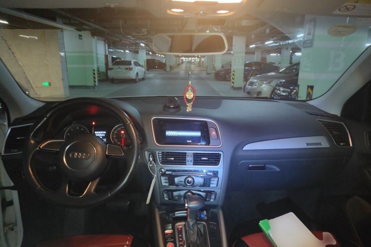 Used Audi Q5 2017 40 TFSI Ambition Edition Center Console