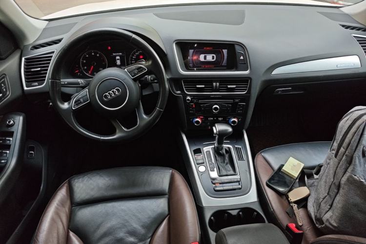 Used Audi Q5 2017 40 TFSI Technology Edition Center Console