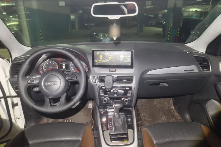 Used Audi Q5 2017 40 TFSI Technology Edition Center Console