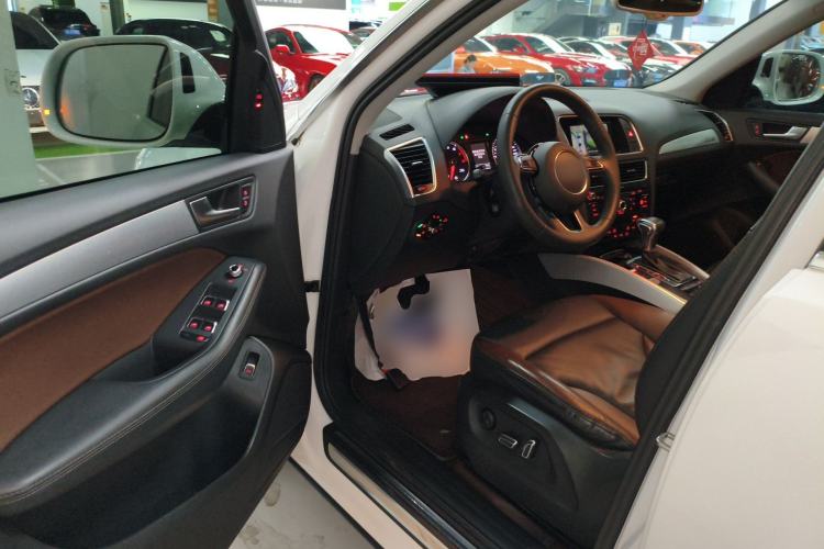 Used Audi Q5 2017 Plus 40 TFSI Technology Model Driver Seat
