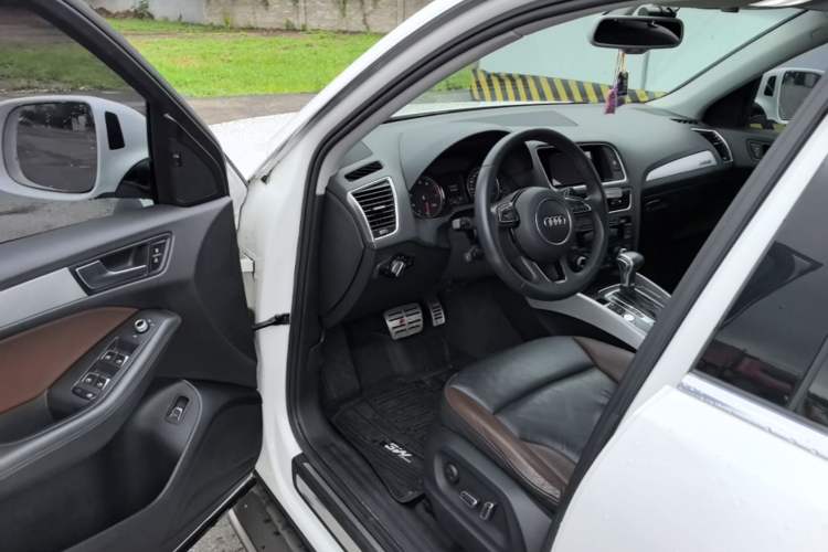 Used Audi Q5 2017 Plus 40 TFSI Technology Model Driver Seat
