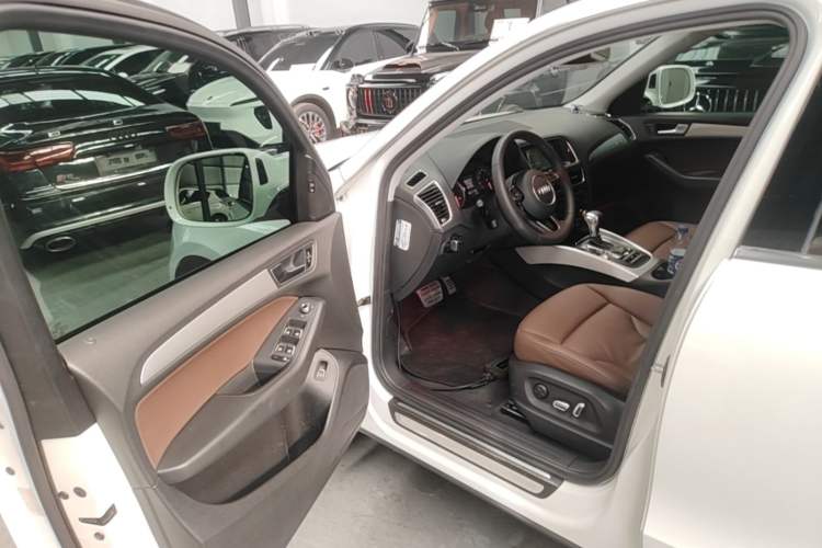 Used Audi Q5 2017 40 TFSI Technology Edition Driver Seat