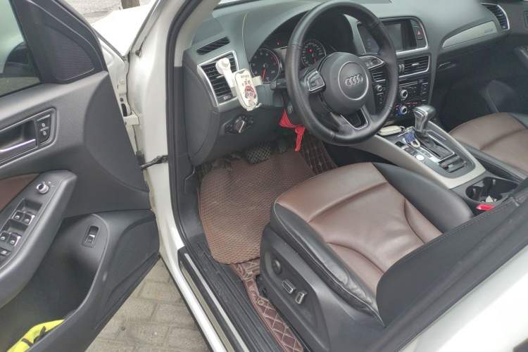 Used Audi Q5 2017 Plus 40 TFSI Ambition Model Driver Seat