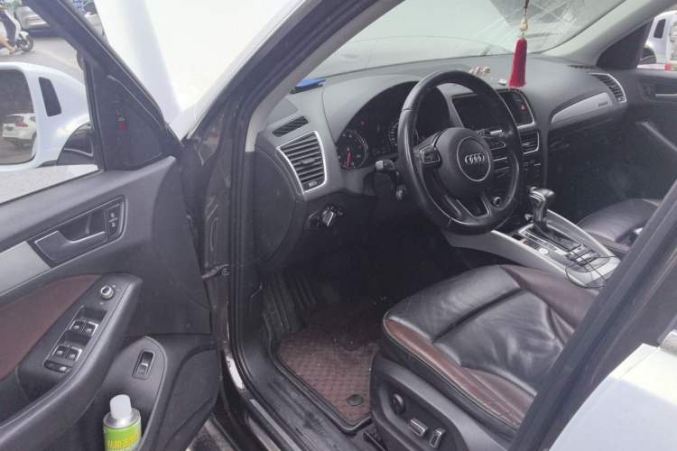 Used Audi Q5 2017 40 TFSI Technology Edition Driver Seat