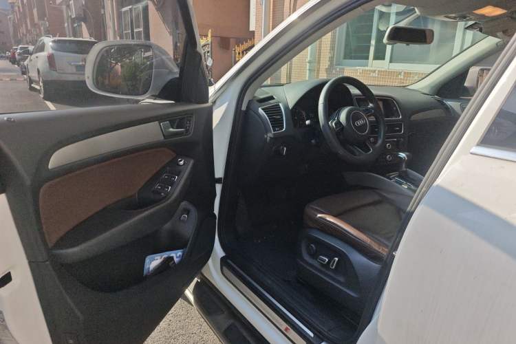 Used Audi Q5 2017 Plus 40 TFSI Ambition Model Driver Seat