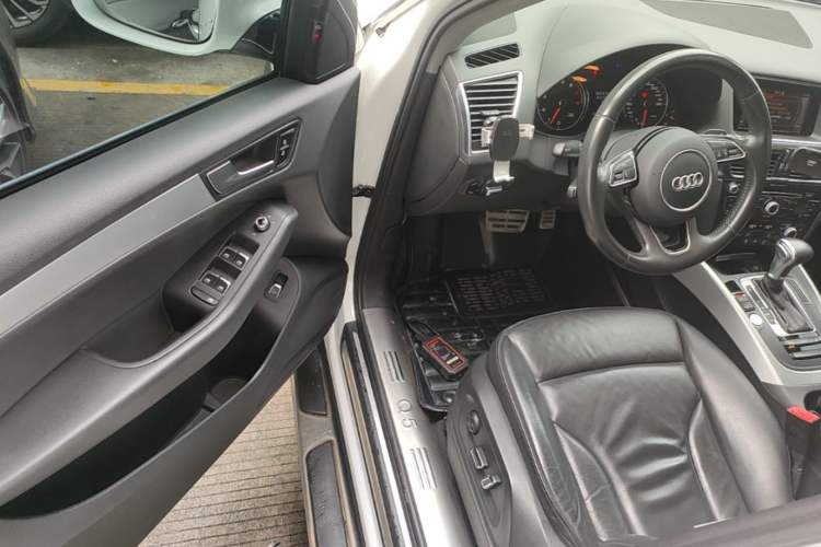 Used Audi Q5 2017 40 TFSI Technology Edition Driver Seat