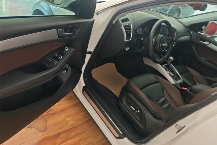 Used Audi Q5 2017 Plus 40 TFSI Technology Model Driver Seat
