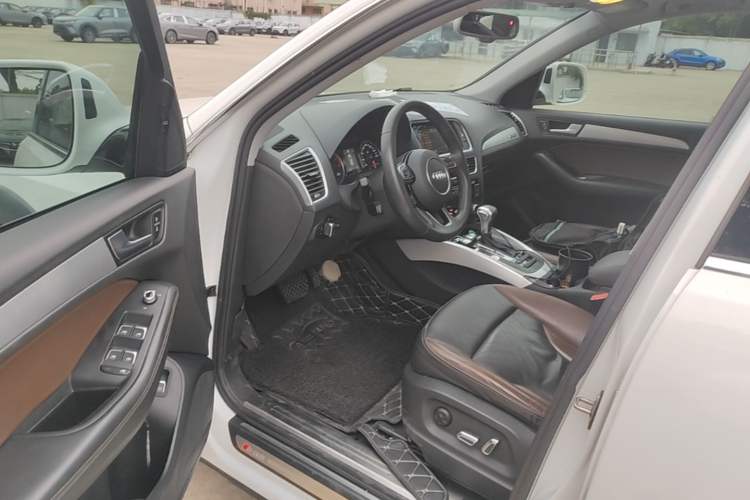 Used Audi Q5 2017 Plus 40 TFSI Technology Model Driver Seat