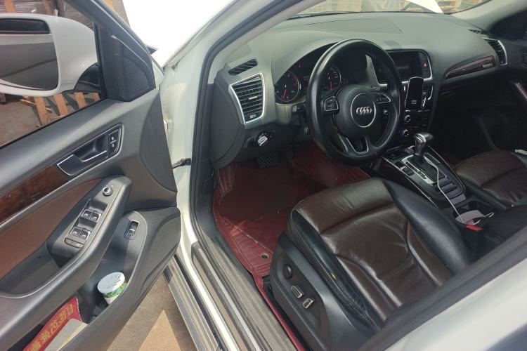 Used Audi Q5 2017 Plus 40 TFSI Ambition Model Driver Seat
