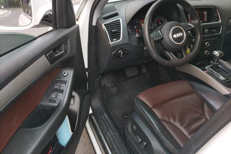 Used Audi Q5 2017 Plus 40 TFSI Ambition Model Driver Seat
