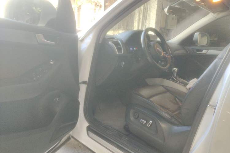 Used Audi Q5 2017 Plus 40 TFSI Ambition Model Driver Seat