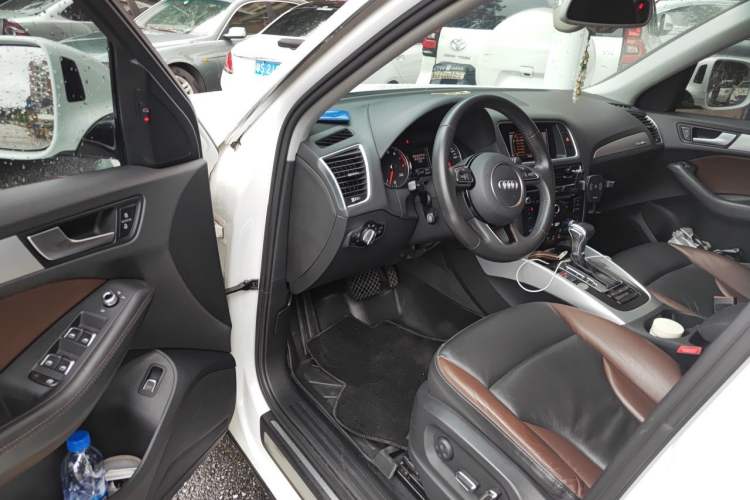 Used Audi Q5 2017 Plus 40 TFSI Technology Model Driver Seat