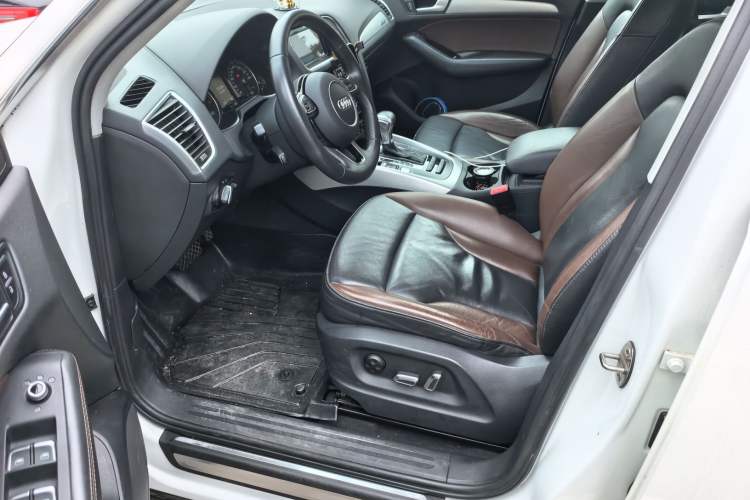 Used Audi Q5 2017 Plus 40 TFSI Technology Model Driver Seat