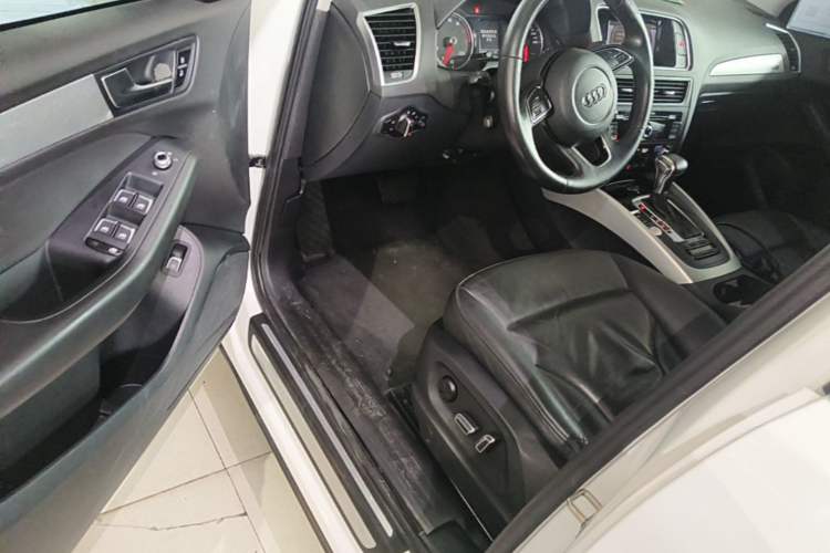 Used Audi Q5 2017 40 TFSI Technology Edition Driver Seat