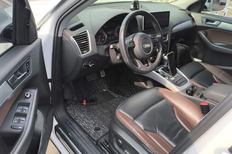 Used Audi Q5 2017 40 TFSI Technology Edition Driver Seat