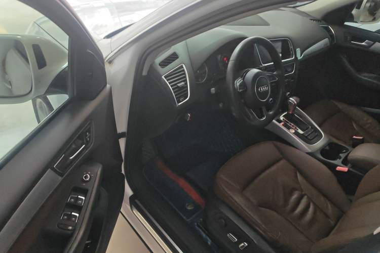 Used Audi Q5 2017 40 TFSI Technology Edition Driver Seat