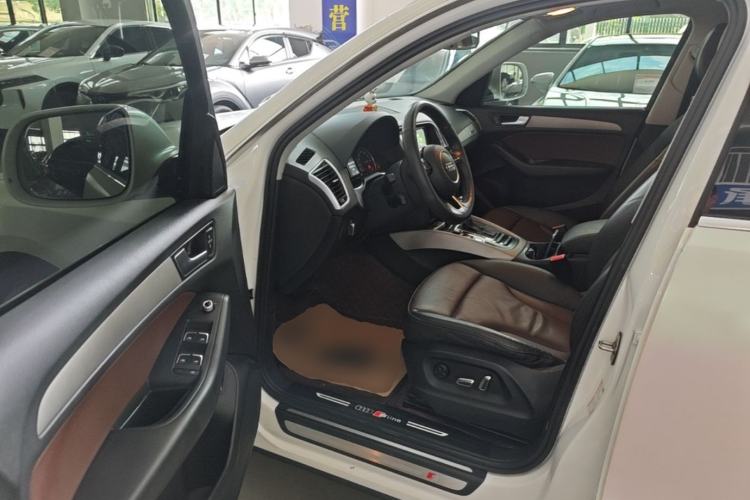 Used Audi Q5 2017 Plus 40 TFSI Technology Model Driver Seat